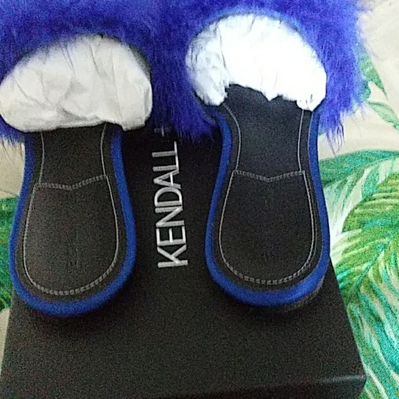 Shoes - Picture 4 of 8